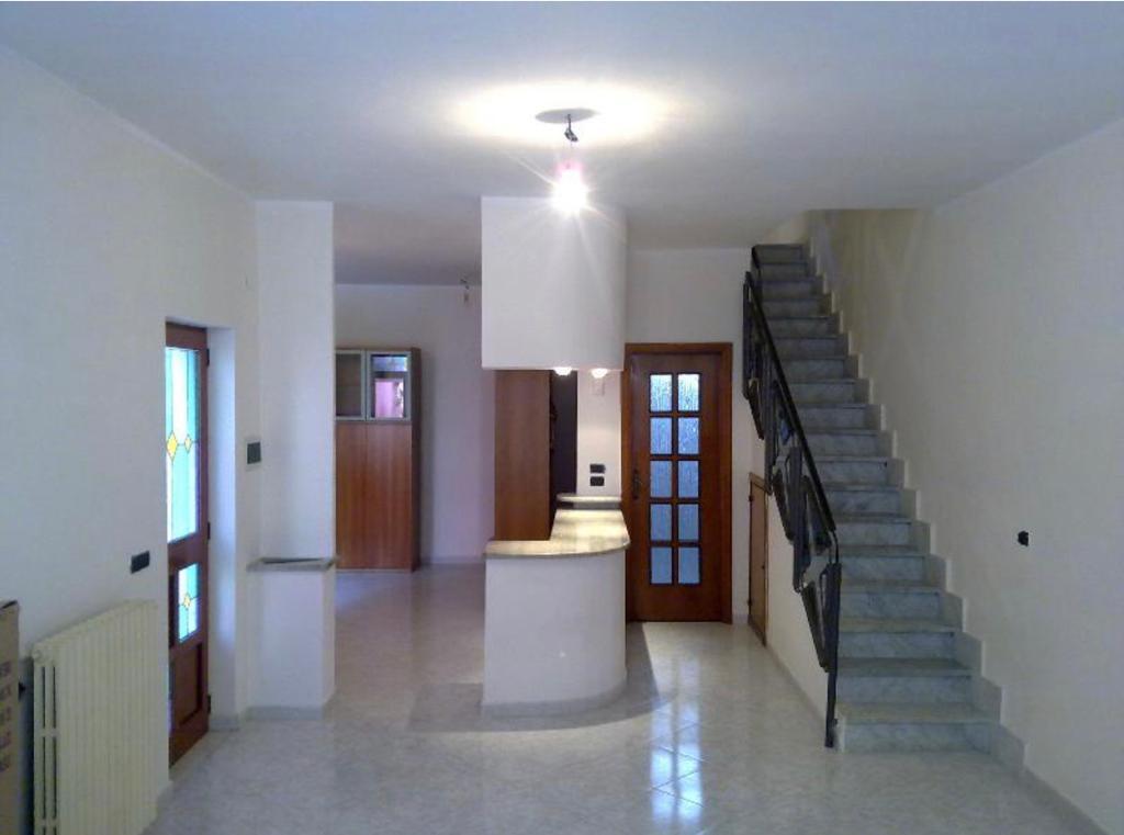 Appartamento indipendente con garage- Ad. Via Del Mare